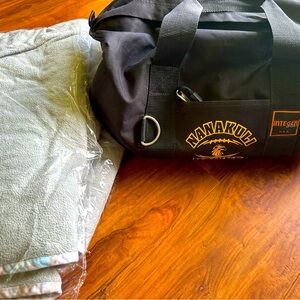NHIS duffle bag with lap blankets